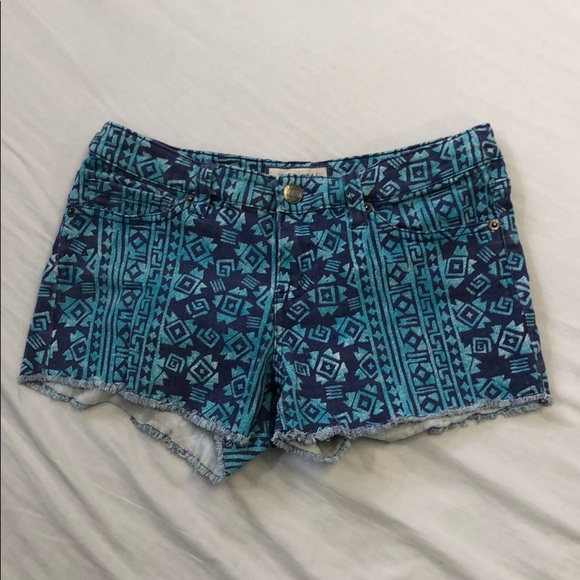Geometric pattern shorts - Picture 1 of 9